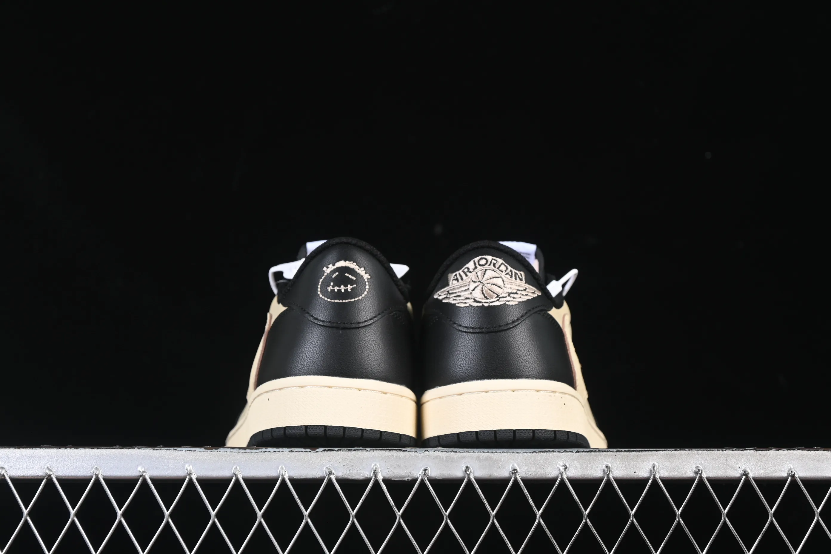 All categories Air Jordan Jordan series basketball shoes Air Jordan 1 Low Travis Scott x Air Jordan 1 Low OG AJ1 Joe 1 undercut low DZ4137-700